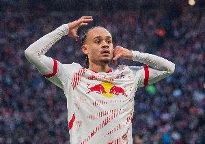 记者：红牛CEO明茨拉夫亲自介入西蒙斯交易，球员互换是可行方案